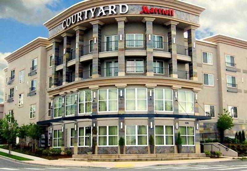 Courtyard By Marriott Seattle Kirkland Hotel Exterior photo